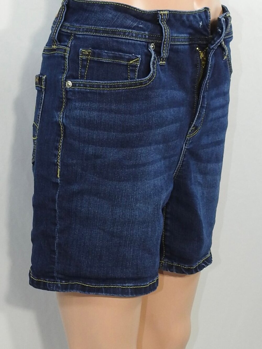 Seven7 Sz 4 FLAW 3/$14 Dark Wash Denim Jean Shors Womens Missing Button